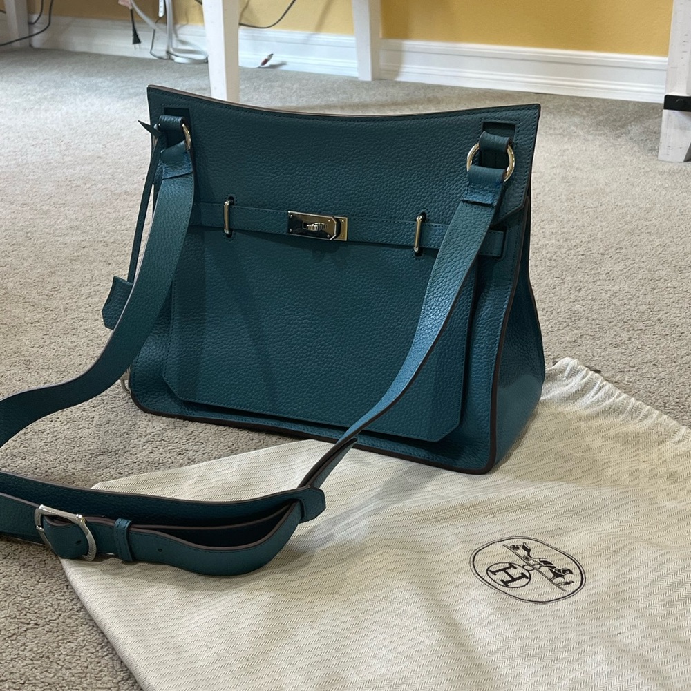 Authentic Hermès Jypsiere 28, received as a gift in 2018 and only slightly used.